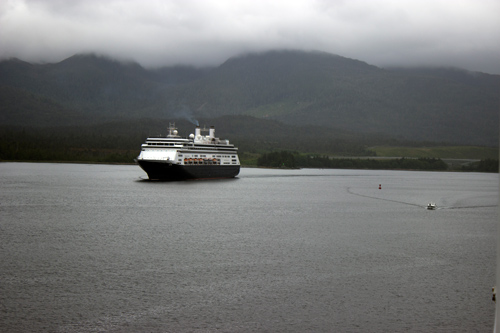 Holland coming in to Port